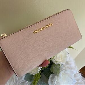 Michael Kors Jet set LG three quarter zip wallet